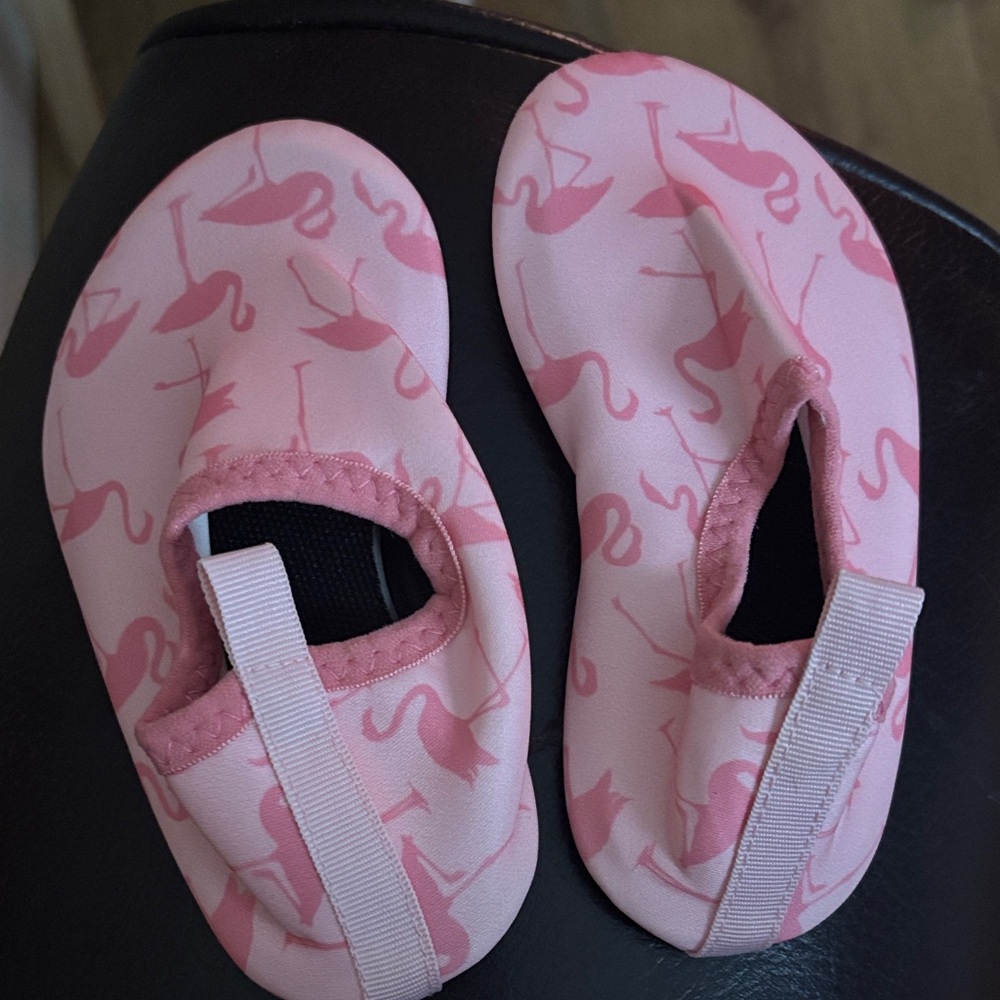 NWOT Pink Flamingo little girls  Water Shoes size 6-7
